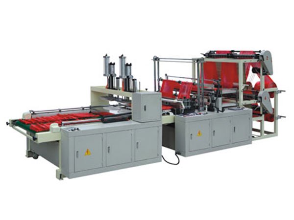 Machine automatique de fabrication de sacs pour t-shirts