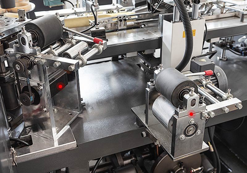 Machine de gobelet en papier à came ouverte à plaque unique à grande vitesse
