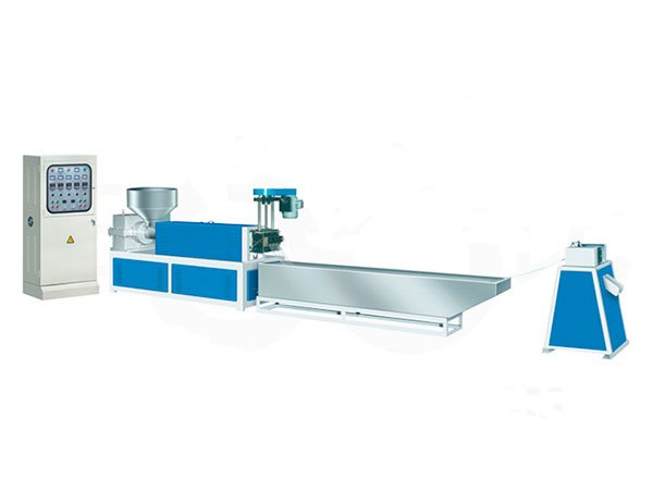 Machine de recyclage de plastique à refroidissement par eau